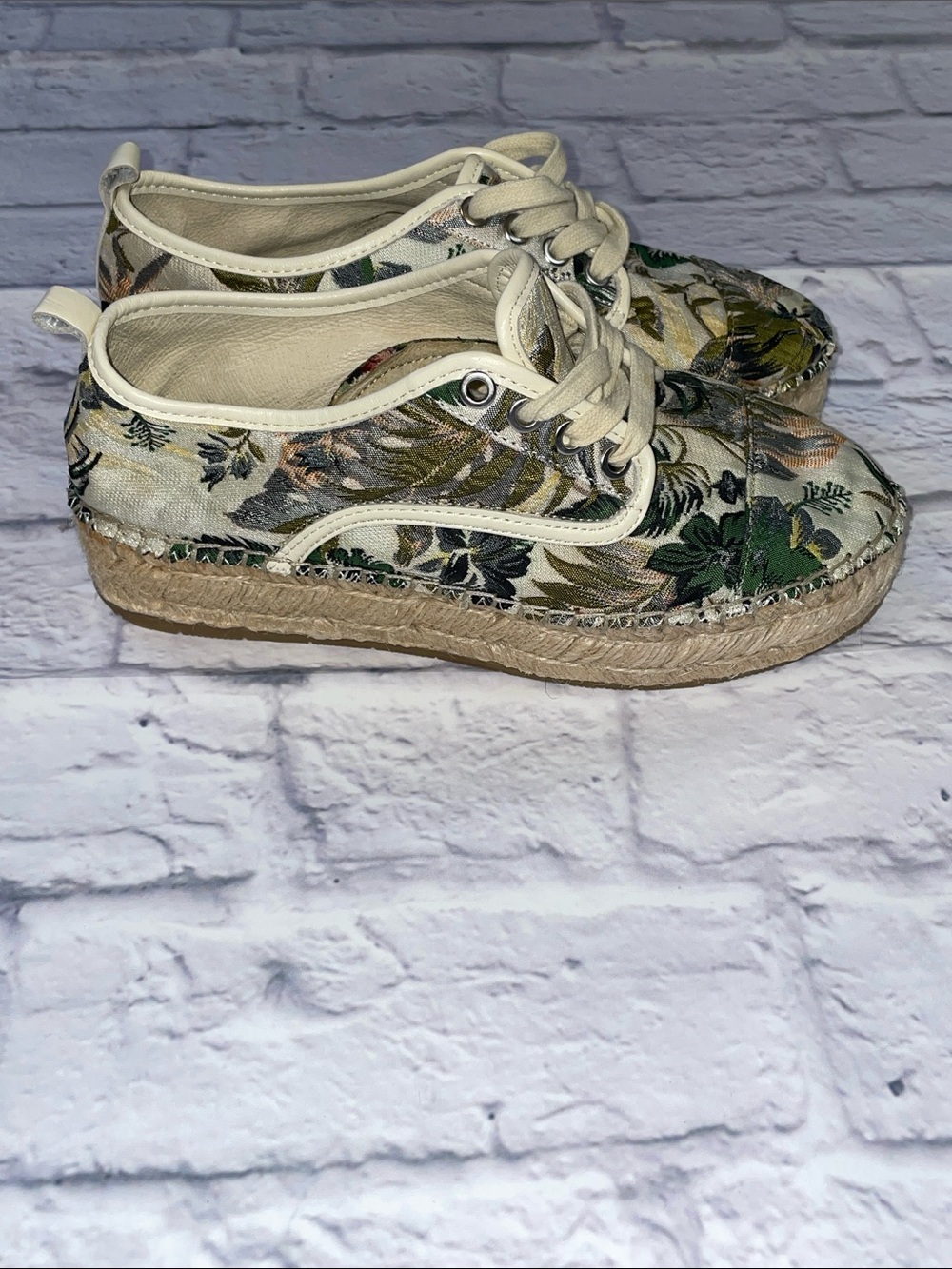Anthropologie J/Slides Embroidered Tropical Print Platform Sneakers. Size 7